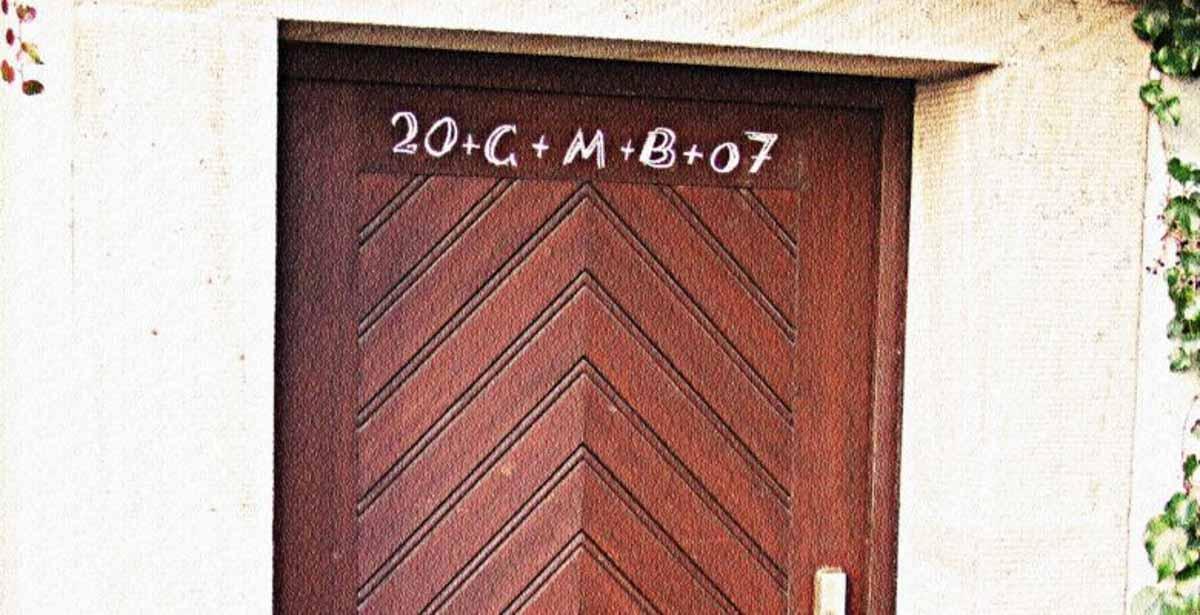 A real photo of a white interior door edge with a faint chalky smudge marking the exact area where the door is rubbing the frame